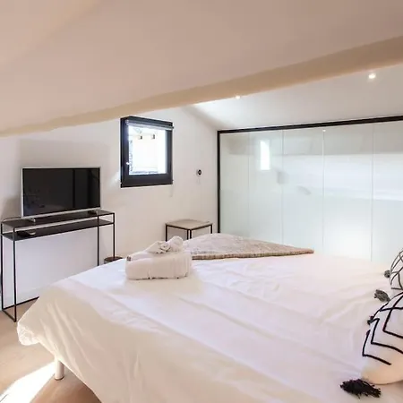 #11 Alex Terrace Parking Ac 2 Bdr 5mins To Sea