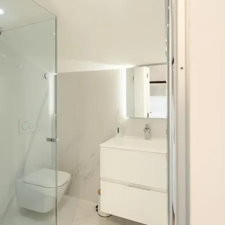 Apartment #11 Alex Terrace Parking Ac 2 Bdr 5mins To Sea *
