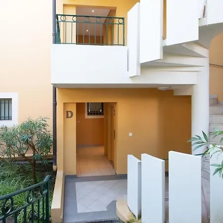 Apartment #11 Alex Terrace Parking Ac 2 Bdr 5mins To Sea
